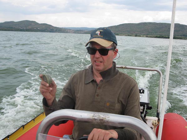 In flagranti: Orgonite Warrior Georg throws orgonite