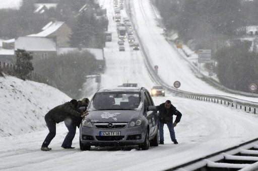 No Global Warming here - Jack Frost doing his thing under orgone rich skies Thats how winter should look like - never mind the traffic chaos...