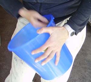 make your own orgonite : waxing the bucket for your CB-base