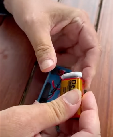 Exchange the battery on Orgone Zapper correctly